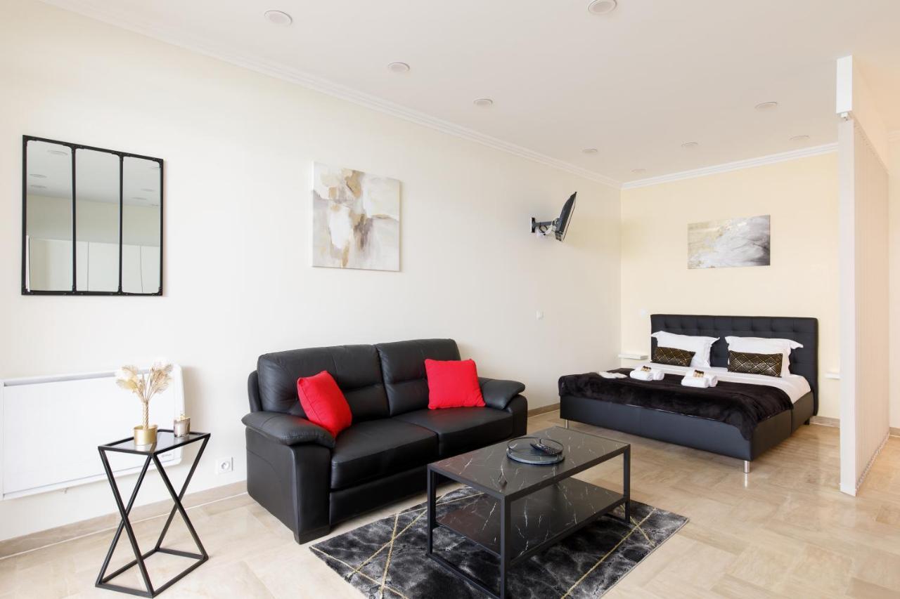 Gray D'albion 1d2 Yourhosthelper Apartment